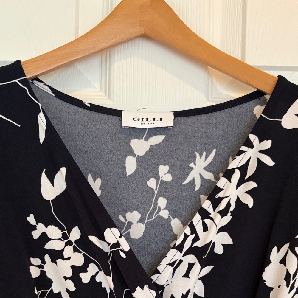 Gilli Navy and White Floral Midi Dress - Picture 2 of 6
